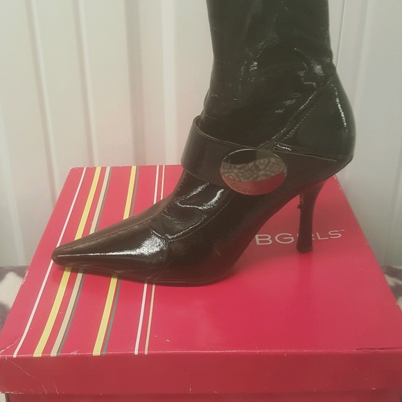 Shoes - Picture 2 of 4